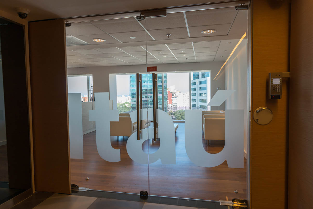 Banco Itau luminarias